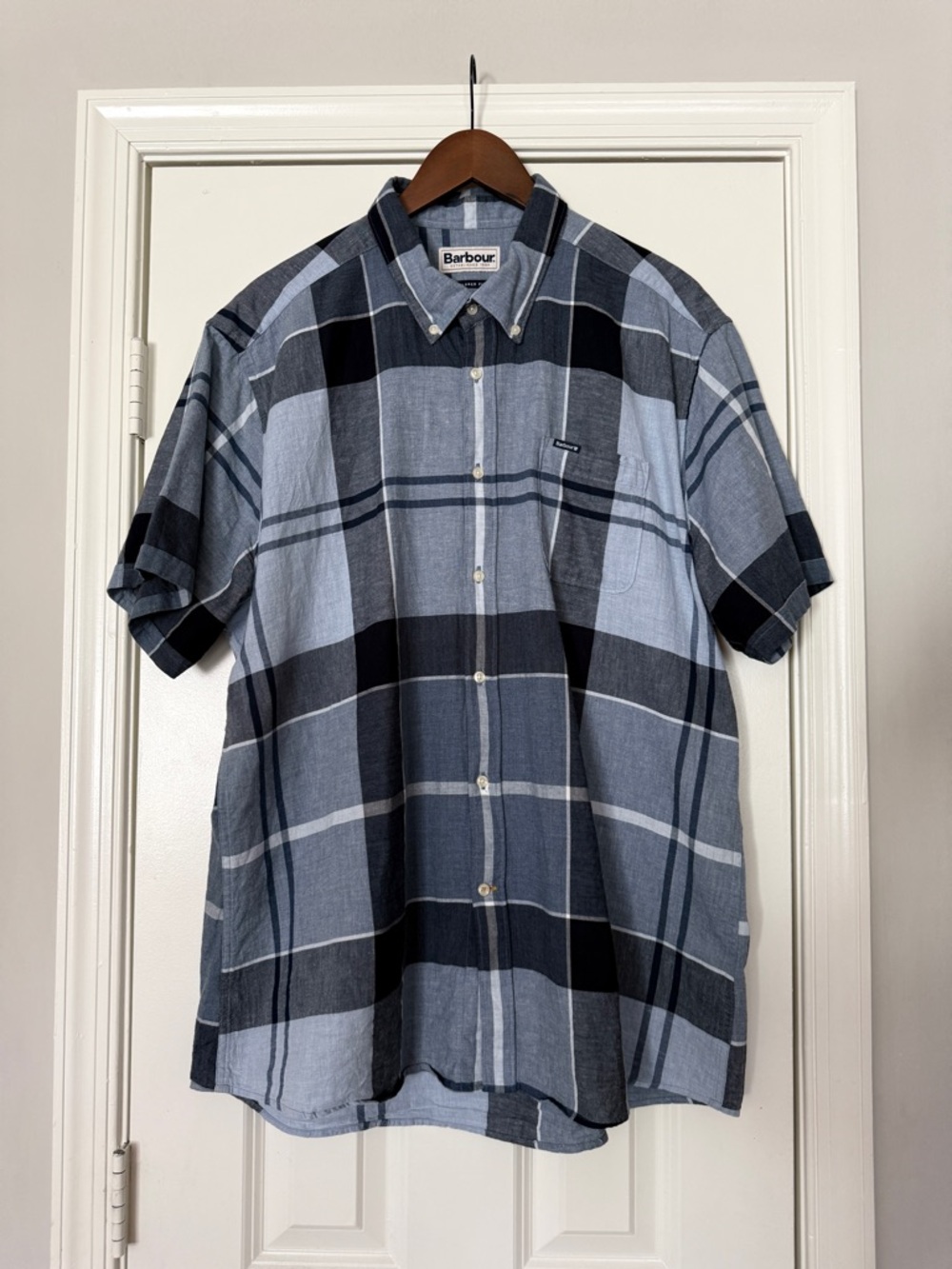 Barbour Men's Blue and Navy Large Plaid Short-Sleeve Button-Down Shirt XL NWOT